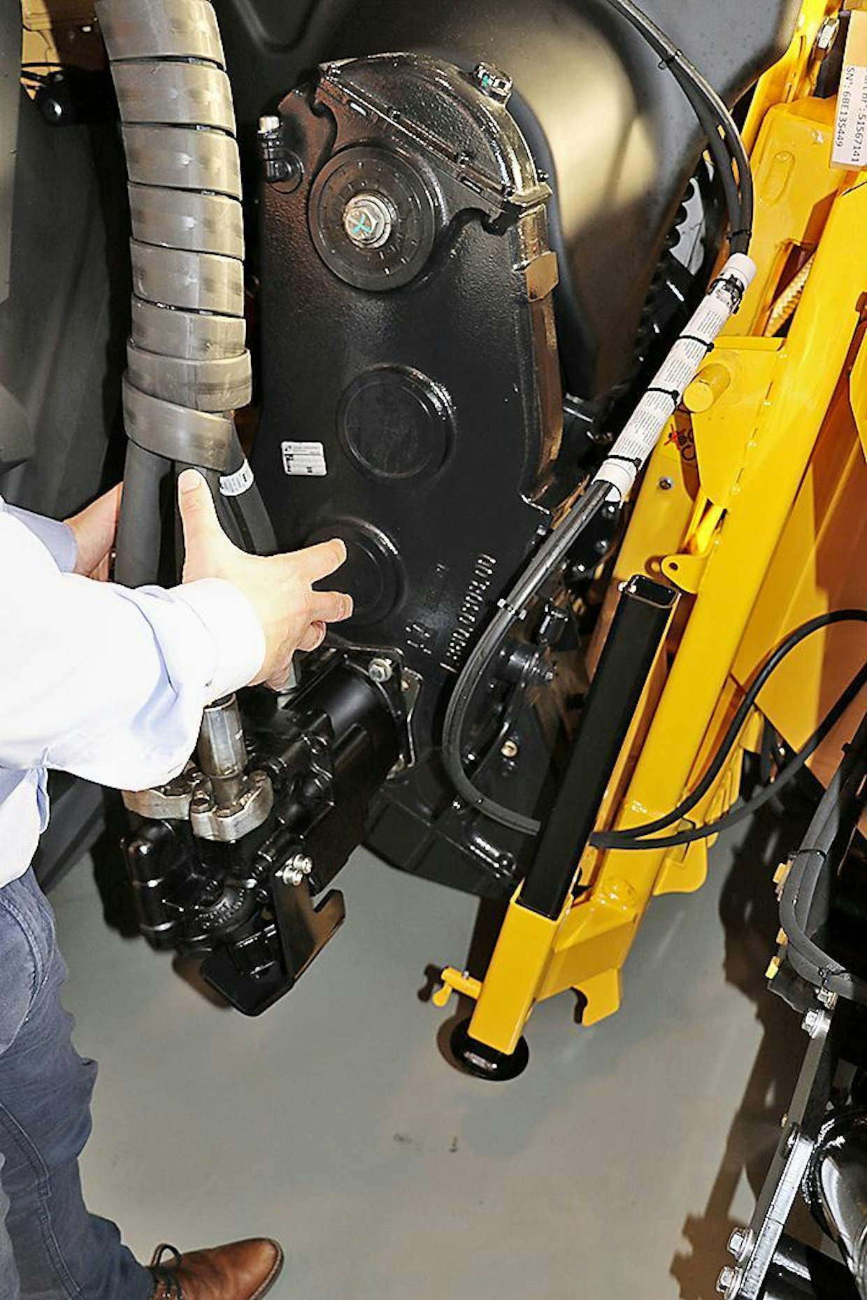 Syöttörullia pyöritetään hydraulisella Hydroloc- voimansiirrolla. Silpun pituutta voidaan muuttaa portaattomasti ajon aikana, jos olosuhteet tai kasvusto muuttuvat. Syöttörullien nopeuden muutos ei vaikuta maissipöydän tai noukkimen nopeuteen.