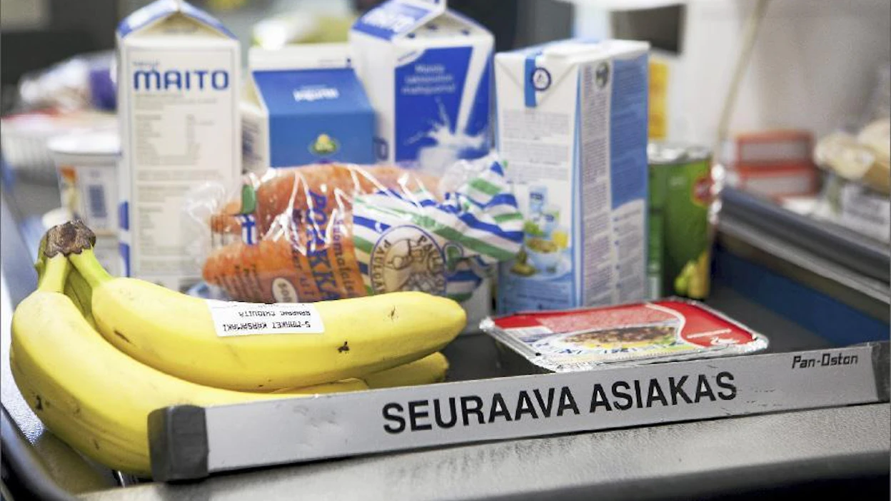 Kaupan prosentuaalinen osuus ruokakorin hinnasta on kasvanut koko 2000-luvun. Samalla tuottajan osuus on kaventunut, Seija Kairinen kirjoittaa.