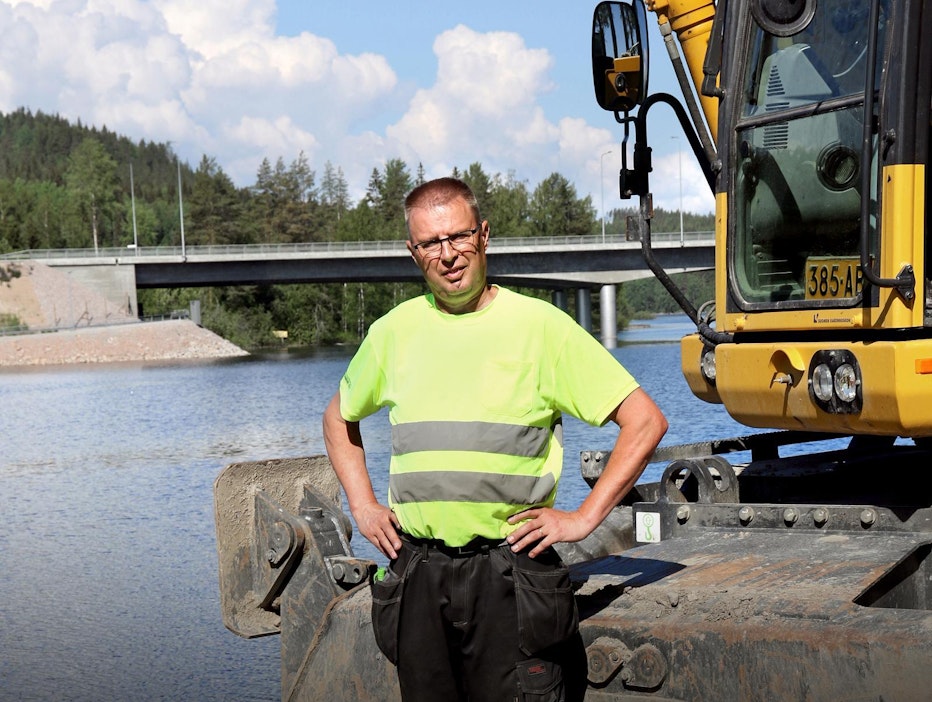 Televisiosta tuttu Markku Saukko on maarakennusalan ammattilainen – työn  lomassa onnistuu myös yhteisselfiet kuraisissa vaatteissa - Maarakennus -  Koneviesti