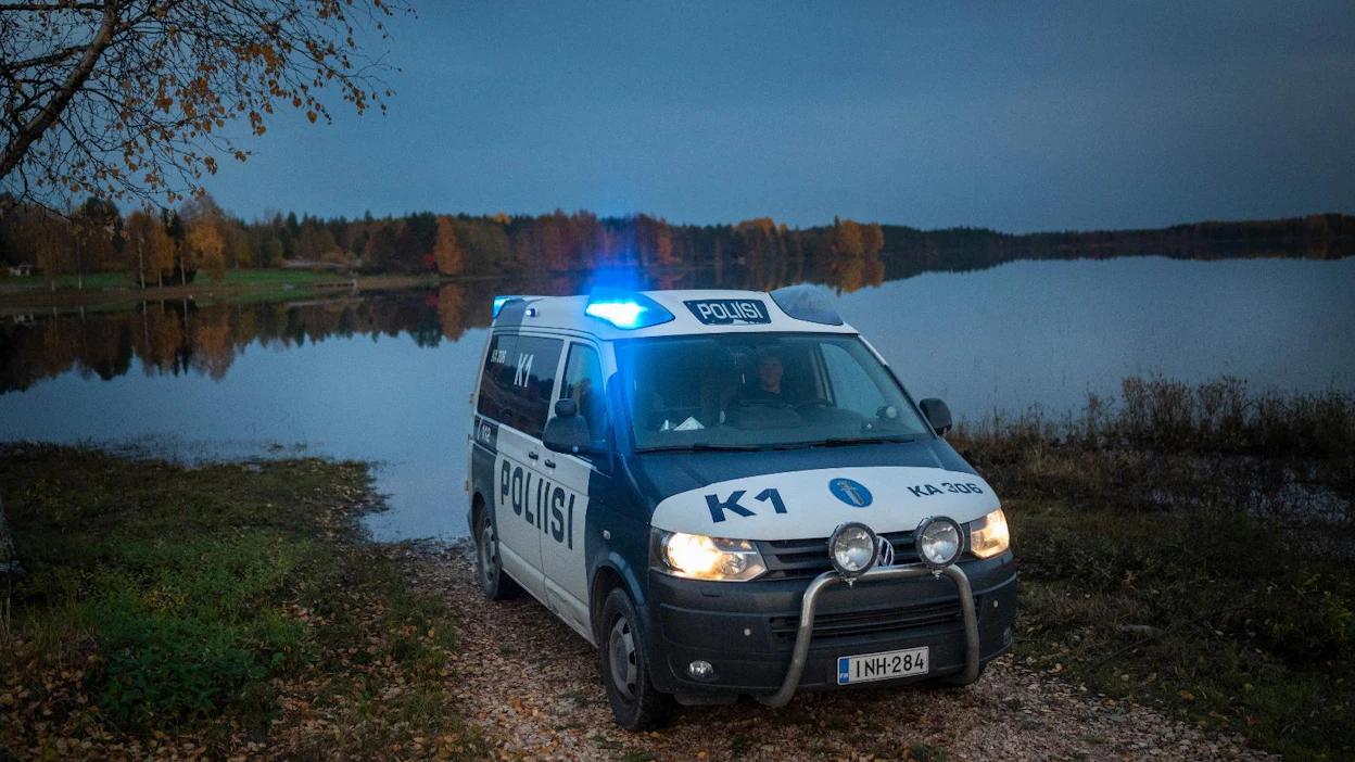 Poliisi muistuttaa, että suden karkottaminen omatoimisesti hoidetusta pihapiiristä tai laitumelta sutta vahingoittamatta on sallittua.