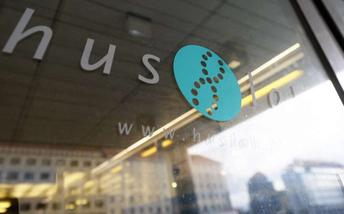 Koronavirustartunnan saanut nainen palasi näytteenoton jälkeen kotiin, jossa hänet on ohjeistettu pysymään eristyksissä.