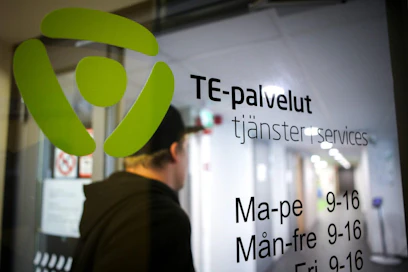 Vihreät haluaa muun muassa poistaa työlupien tarveharkinnan ja nopeuttaa työlupakäytäntöjä. LEHTIKUVA / Anni Reenpää