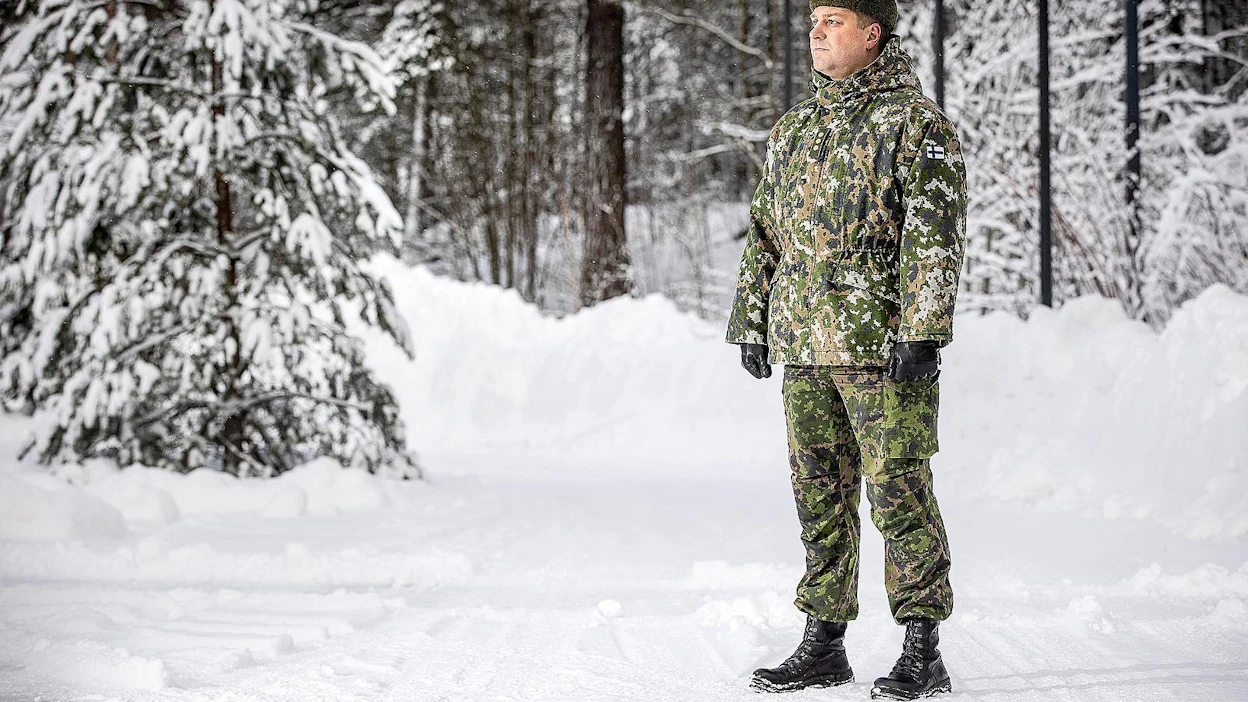 "Moni yhden keikan ulkomailla käynyt löytää itsensä kouluttamasta seuraavia lähtijöitä. Minulla ulkomaan kokemus auttoi tulla valituksi kansainväliseen tehtävään", kapteeni Henry Rautio kertoo.
