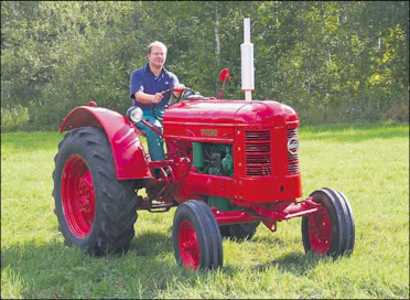 Volvo T31 -traktoria valmistettiin vuosina 1945–57, AB Volvo ja AB Bolinder-Munktell Göteborg ja Eskilstuna, Ruotsi