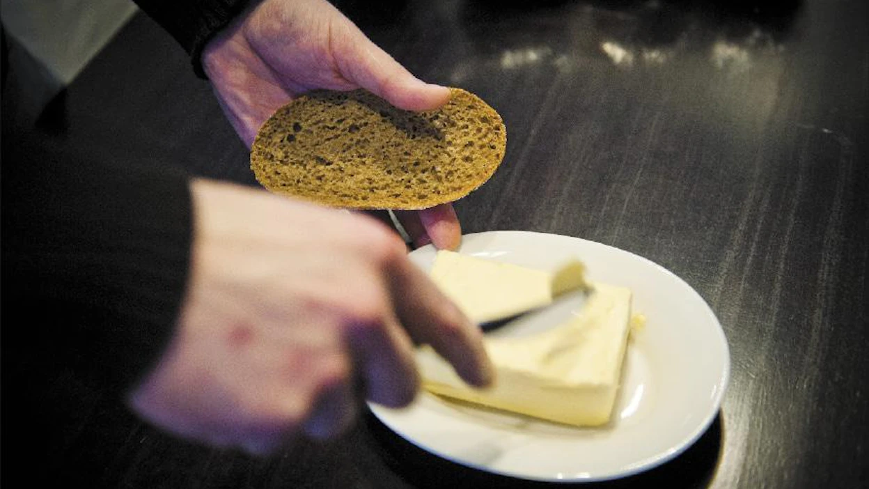 Suomalaiset syövät ruisleipää reilusti vähemmän kuin viisi vuotta sitten. Rasvaa kuluu sen sijaan entistä enemmän, erityisesti voita ja muita kovia rasvoja. Kimmo Haimi