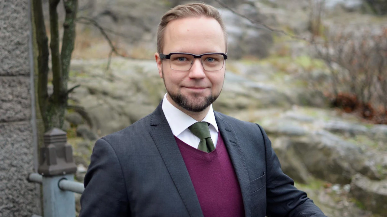 Olli-Poika Parviainen toimii valtiosihteerinä sisäministeriössä. Määräaikainen virkasuhde alkoi 19.6.2019.