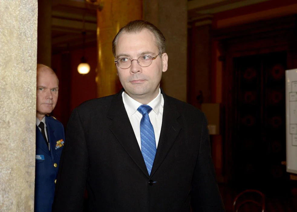 Puolustusministeri Jussi Niinistön (ps.) asettaman työryhmän on selvitettävä lakimuutosten tarpeet toukokuun puoliväliin mennessä. LEHTIKUVA / EMMI KORHONEN