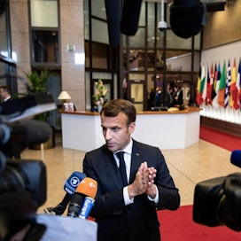 Ranskan suostuminen transatlanttisiin neuvotteluihin merkitsee sitä, että maa perääntyy presidentti Emmanuel Macronin lupauksesta, jonka mukaan Ranska ei tee mitään sopimuksia maiden kanssa, jotka vetäytyvät Pariisin ilmastosopimuksesta. LEHTIKUVA/AFP
