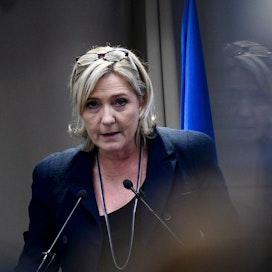 Asia koskee tapausta, jossa Le Pen liitti Twitter-viestiinsä raa&apos;an kuvan äärijärjestö Isisin hirmuteoista.