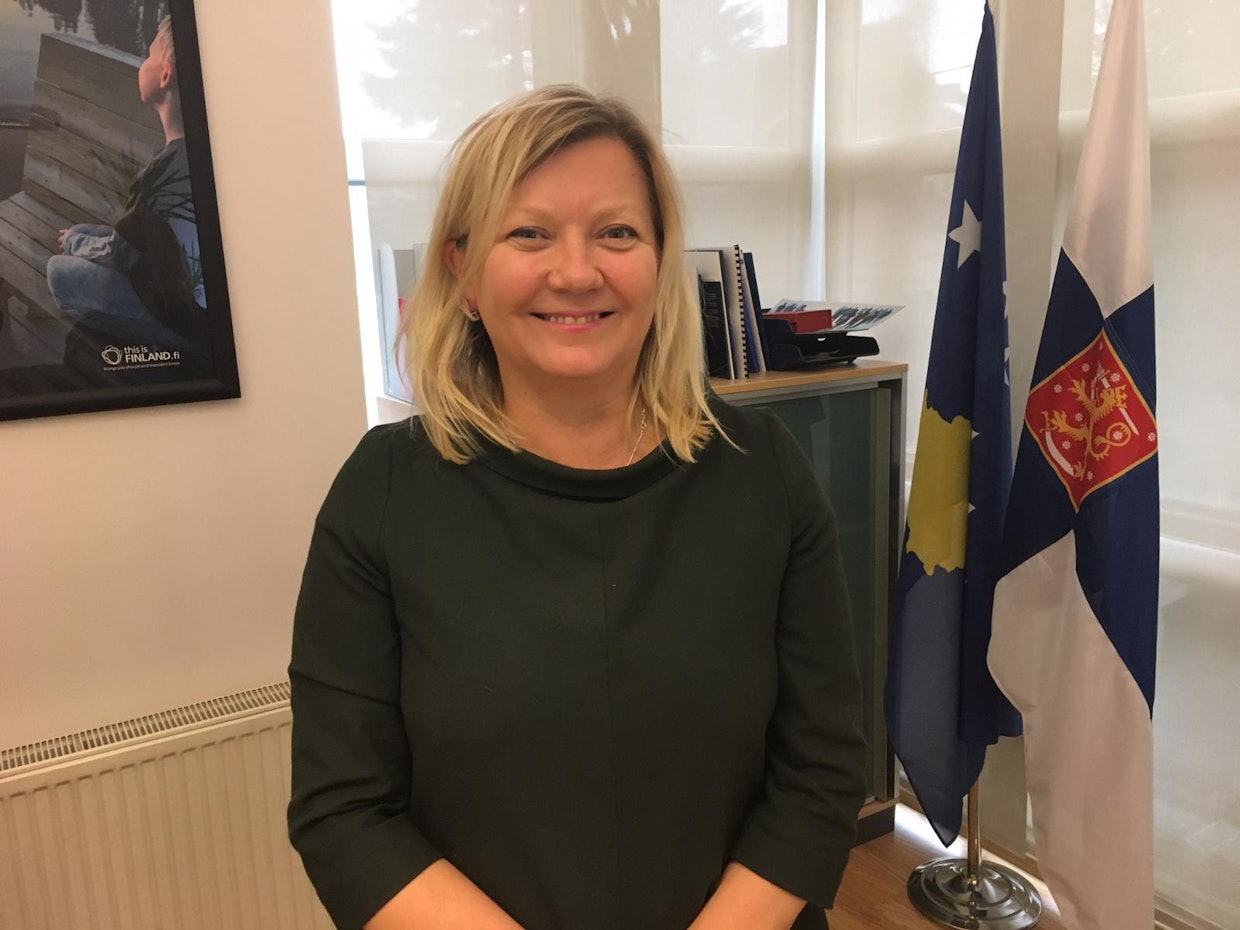 Pia Stjernvall on yhteiskuntatieteiden maisteri Lapin yliopistosta ja toiminut Suomen Kosovon-suurlähettiläänä helmikuusta 2018. Hän on toiminut aiemmin EU:n siviilikriisinhallintaoperaation päällikkönä Afganistanissa ja ulkomaanedustustoissa Kabulissa, Nairobissa ja Budapestissä.