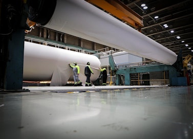 UPM ilmoitti Shottonin tehtaan myyntisuunnitelmista viime vuoden elokuussa samalla, kun yhtiö kertoi Kaipolan paperitehtaan sulkemisesta Jämsässä. Kuva on Kaipolan tehtaalta viime vuoden lopulta ennen koneiden lopullista pysähtymistä.