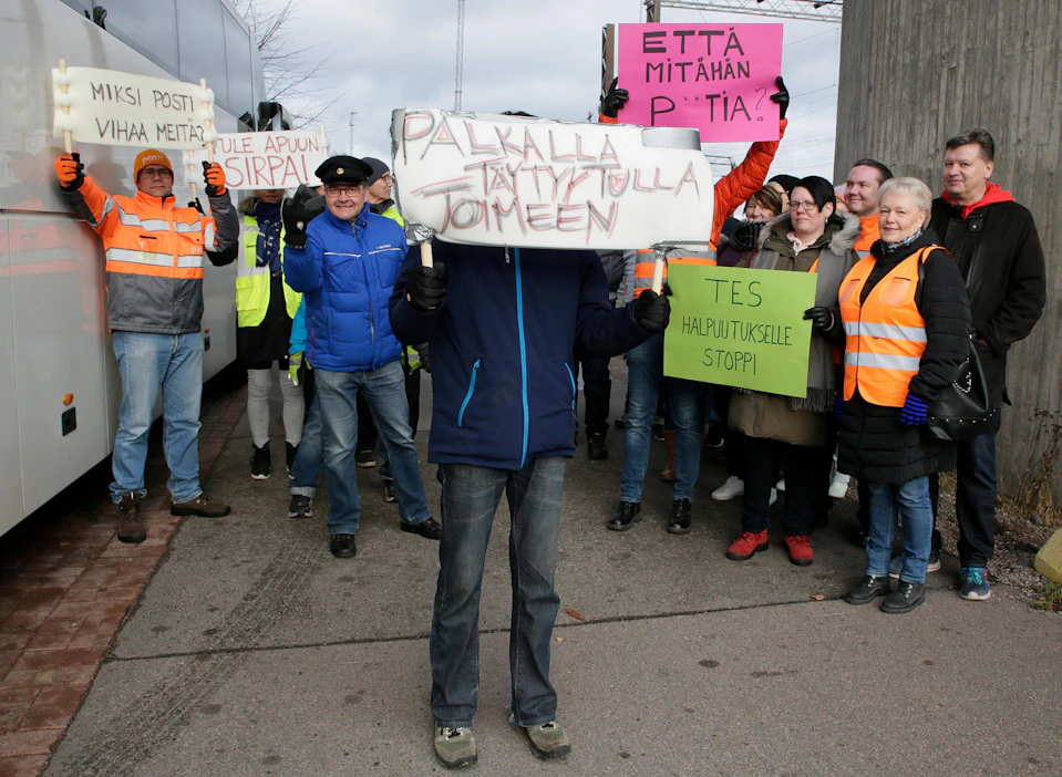 Maanantaina alkanut postilakko uhkaa laajeta. Osapuolten neuvottelut jatkuvat perjantaina.