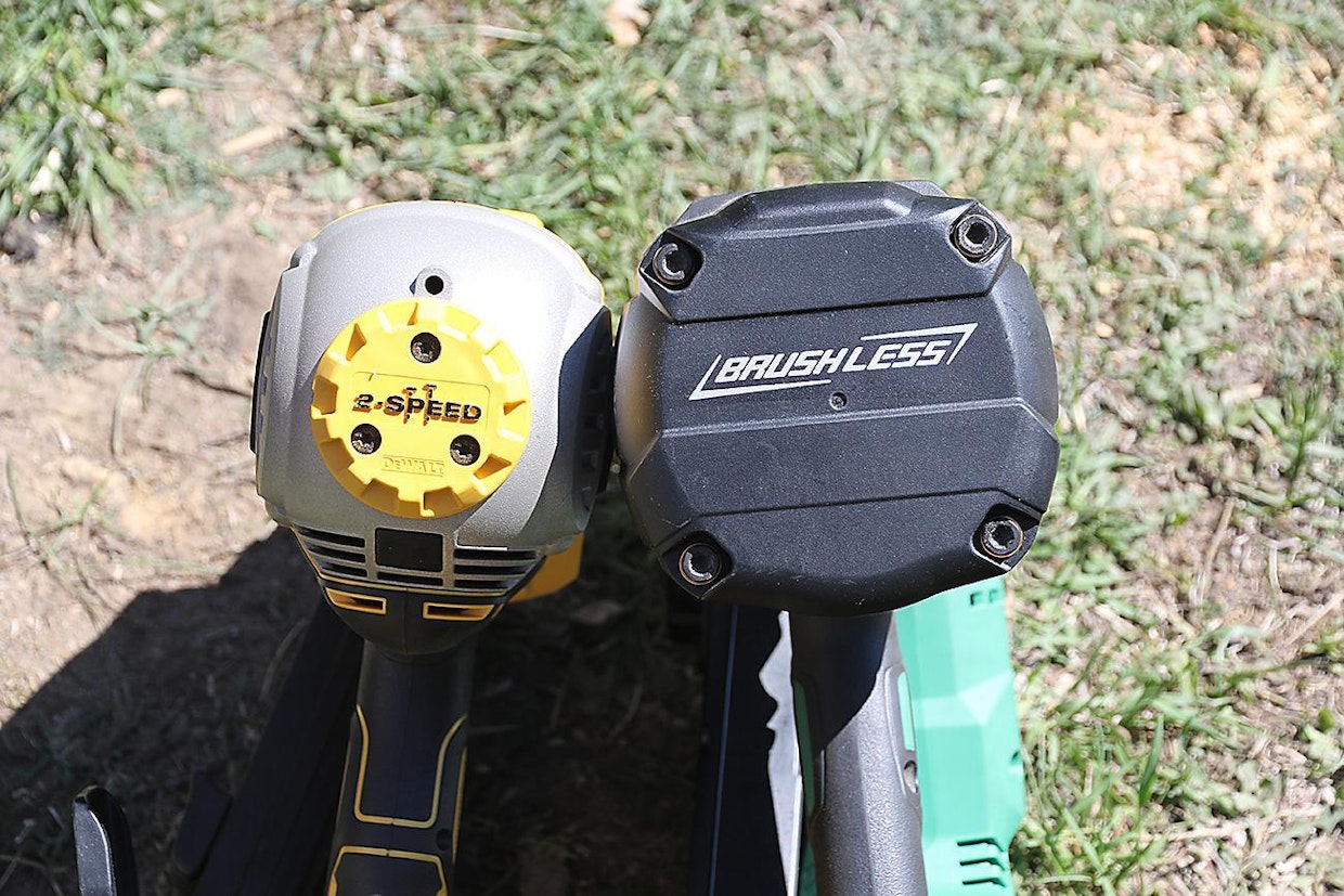 DeWalt ja Hikoki poikkeavat hieman toimintaperiaatteiltaan, minkä vuoksi myös muotoilu on erilainen. Hikokissa hyödynnetään paineistettua ilmaa, kun DeWaltissa luotetaan kitkavoimaa