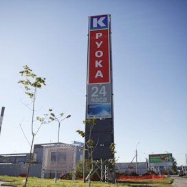 Yksi Keskon K-Ruoka-hypermarketeista sijaitsee Primorskin kaupunginosassa Pietarissa. LEHTIKUVA / JANA ROMANOVA