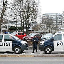 Suomalaiset poliisiautot olivat vielä 1940-luvulla hyvin tummia, sinivalkoinen väritys tuli vasta myöhemmin.