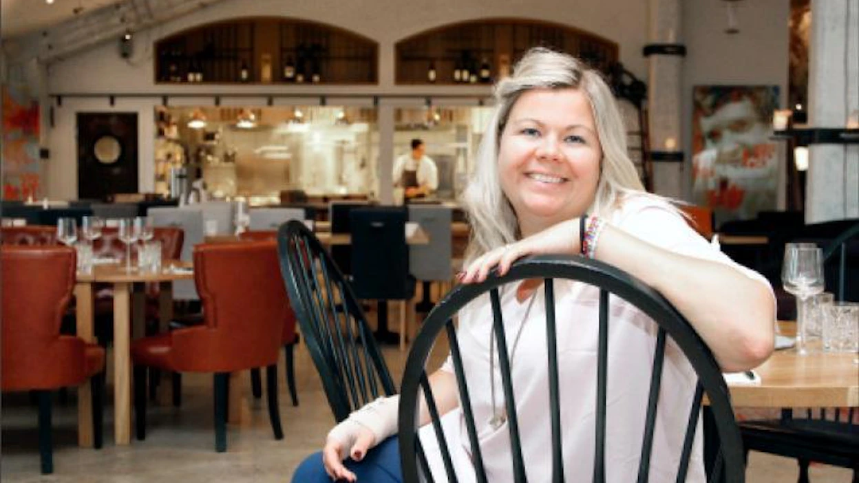 Jenny Björklund emännöi kolme vuotta sitten valmistunuta Smakbytä. Ravintolasaliin mahtuu 150 henkeä. Jaana Kankaanpää