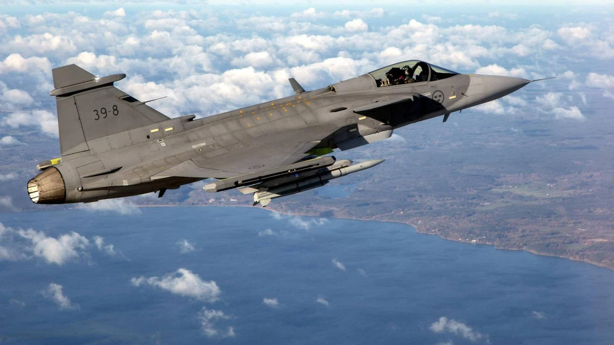 Ensimmäinen Gripen E teki ensilentonsa vasta kesällä 2017. Saabin Gripen on yksi viidestä ehdokkaasta Suomen seuraavaksi hävittäjämalliksi. LEHTIKUVA / HANDOUT / Linus Svensson