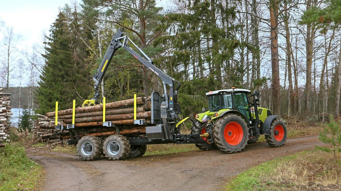 Etenkin Keski-Euroopassa järeät, metsäkonetyyppisillä teleillä varustetut metsäperävaunuyhdistelmät ovat yleisiä. Myös Palms on esitellyt asiasta oman versionsa ja Suomen maahantuoja Hankkija on toimittanut jo ensimmäisen vaunun. Koneviesti kokeili Palmsin vaunun hydraulivetoista versiota.