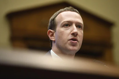 Mark Zuckerberg oli huhtikuussa Yhdysvaltain senaatin kuultavana samasta asiasta.