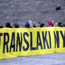 Helsingissä järjestettiin viime vuoden maaliskuussa mielenilmaus translain uudistuksen puolesta.