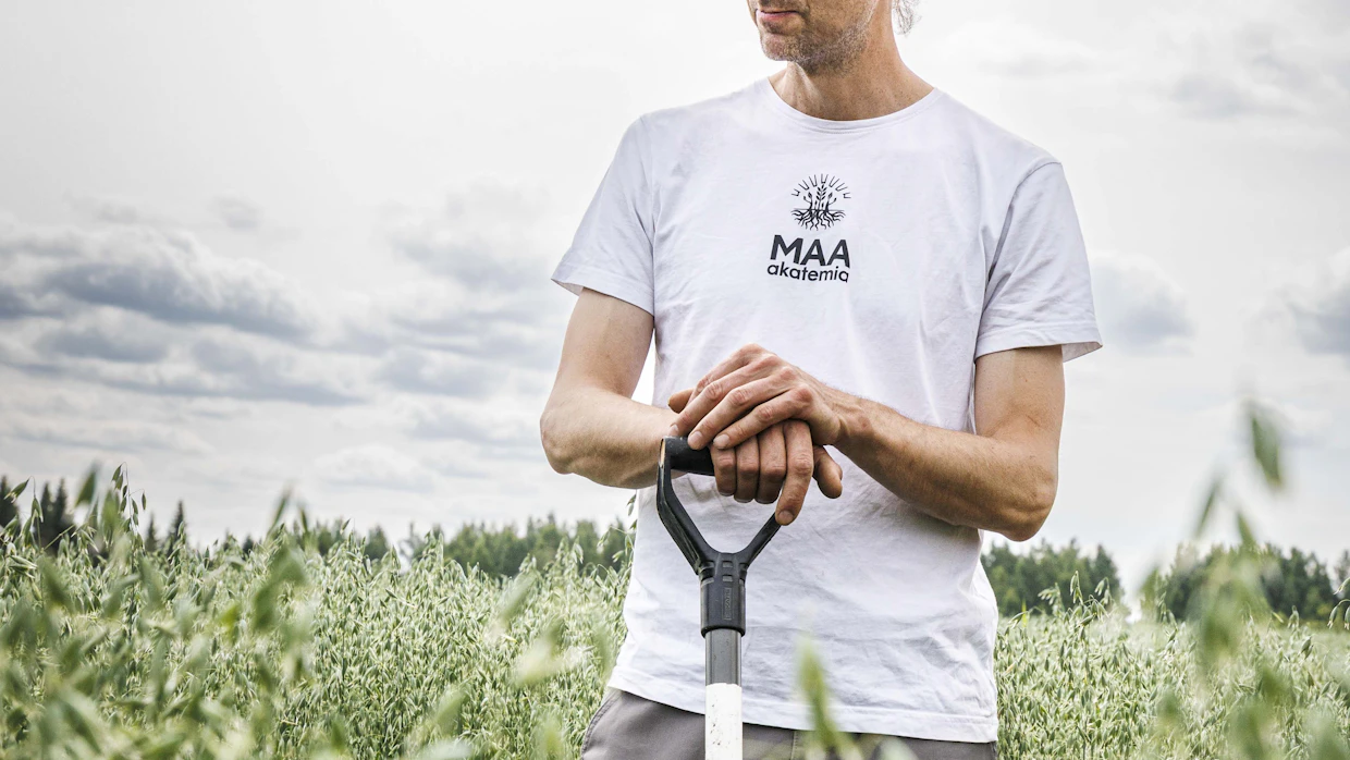 Savimaiden viljely ilman nurmia on varmaa resurssien hukkaa ilman routaa, pohtii viljelijä ja neuvoja Juuso Joona.