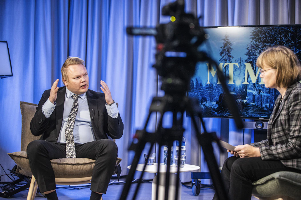 Maa- ja metsätalousministeri Antti Kurvinen keskusteli EU:n metsäasioista MT Metsän Metsäillassa.