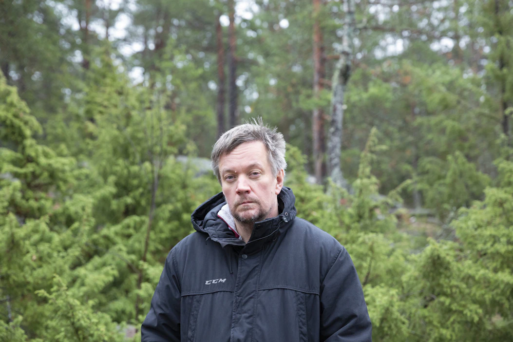 Teemu Keskisarja toimii Aarre-lehden kolumnistina ja hän on kirjoittanut useita kirjoja metsän talous- ja kulttuurihistoriasta.