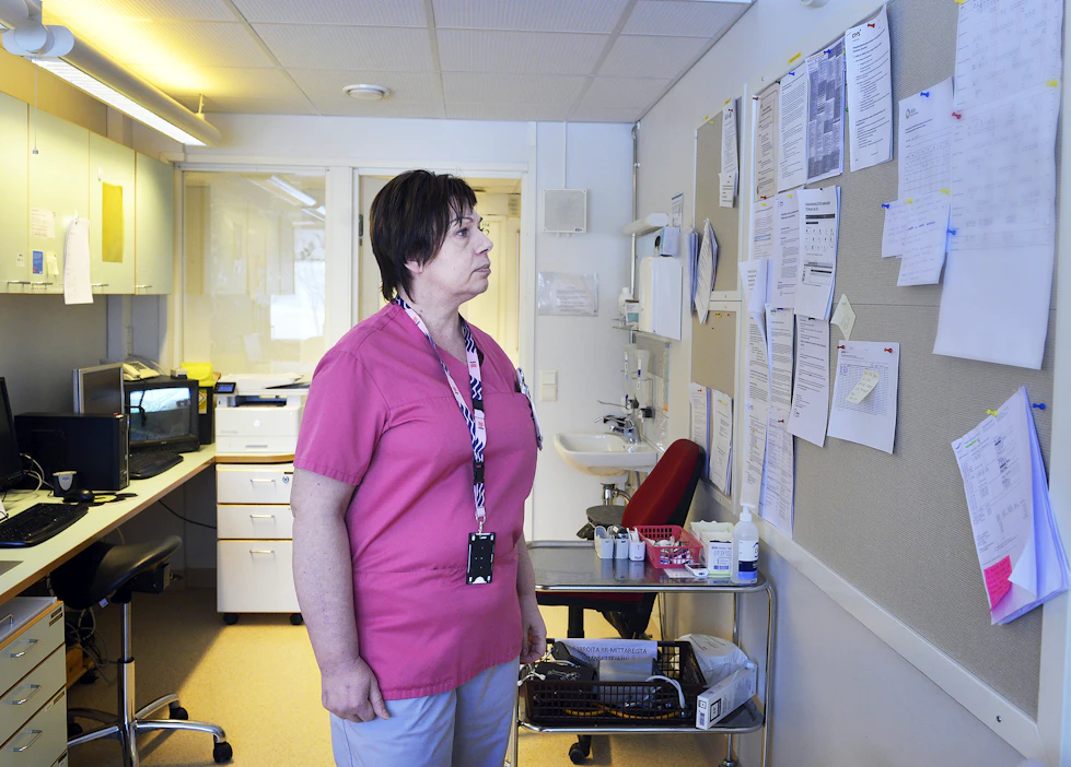 Nina Pulkkinen on Haapajärven terveyskeskuksen sairaanhoitaja ja entisen Selänteen alueen pääluottamusmies Pohjois-Pohjanmaan hyvinvointialueella Pohteella. Hänen mukaansa etenkin kotihoito ja vuodeosastot ovat ensi kesänä pulassa hoitajapulan vuoksi.