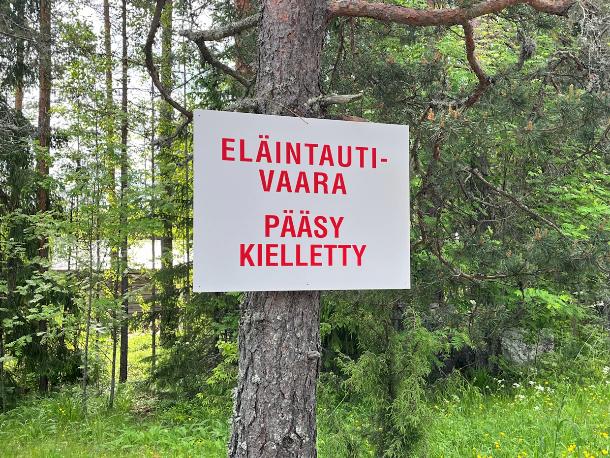 Koirien ulkoiluttaminen ydinalueella on kieletty. Kuva viime vuonna järjestetystä ASF-harjoituksesta.