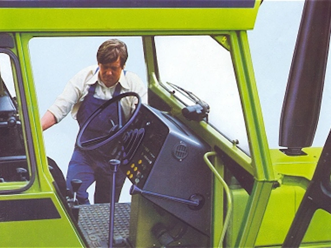 80DeutzDX230ohjaamo