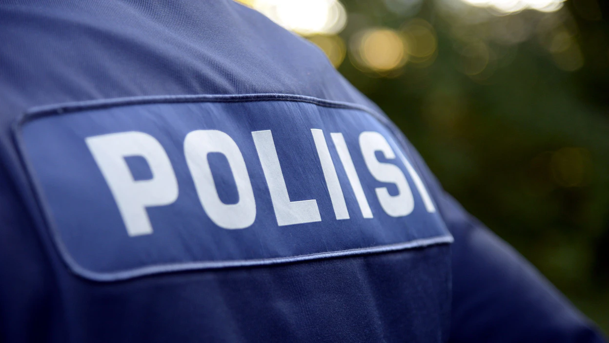 Poliisille ei ole syytä soittaa, jos suden jälkiä havaitaan piha-alueen ulkopuolella.