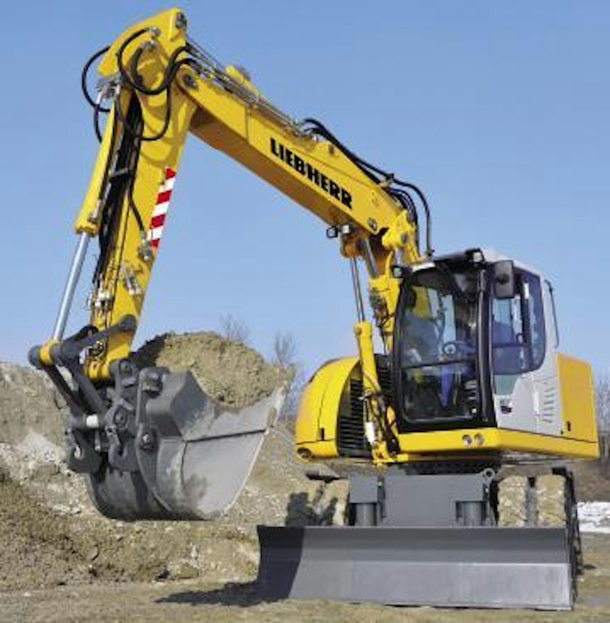 Baumassa esiteltiin ensimmäistä kertaa uusi lyhytperäinen ja pyöräalustainen Liebherr A900 C -kaivukone.