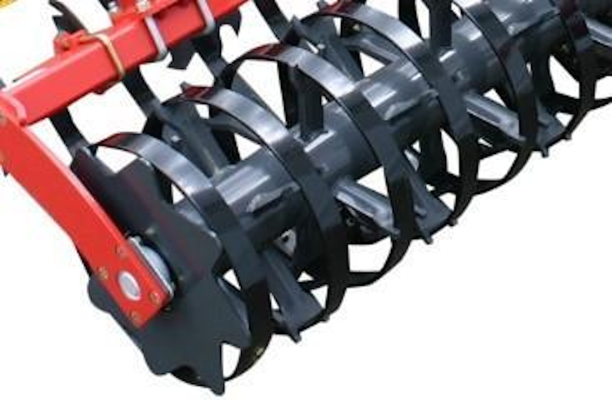Kverneland Enduro Pro -kultivaattorissa on vakiona Actiflex-jyrä. Se sopii hyvin eri maalajeille, kun olosuhteet ovat melko kuivat. Märässä ja olkisessa savimassa jyrä voi tukkeutua, jos kiekkojen välissä olevat kaapimet eivät pysty poistamaan kiekkojen väliin pakkautuvaa olkea ja savea. Jyrä ei kuitenkaan yleensä tukkeudun äkillisesti vaan vähitellen. Kuskin kannattaa ottaa puhdistusrauta käteen ja poistaa savikokkareet heti, sillä jyrää ei saa puhdistettua peruuttamalla. Jyrän paino on kohtuulliset 160 kg/ työleveyden metri.
