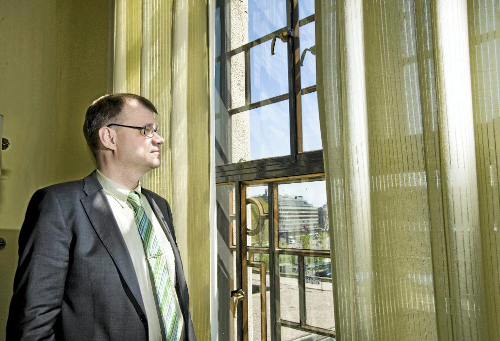 Verohallinto on näyttänyt hyvää esimerkkiä, Juha Sipilä toteaa. "Siellä on digitalisoinnin ansiosta henkilöstön määrä vähentynyt ja palvelu parantunut."