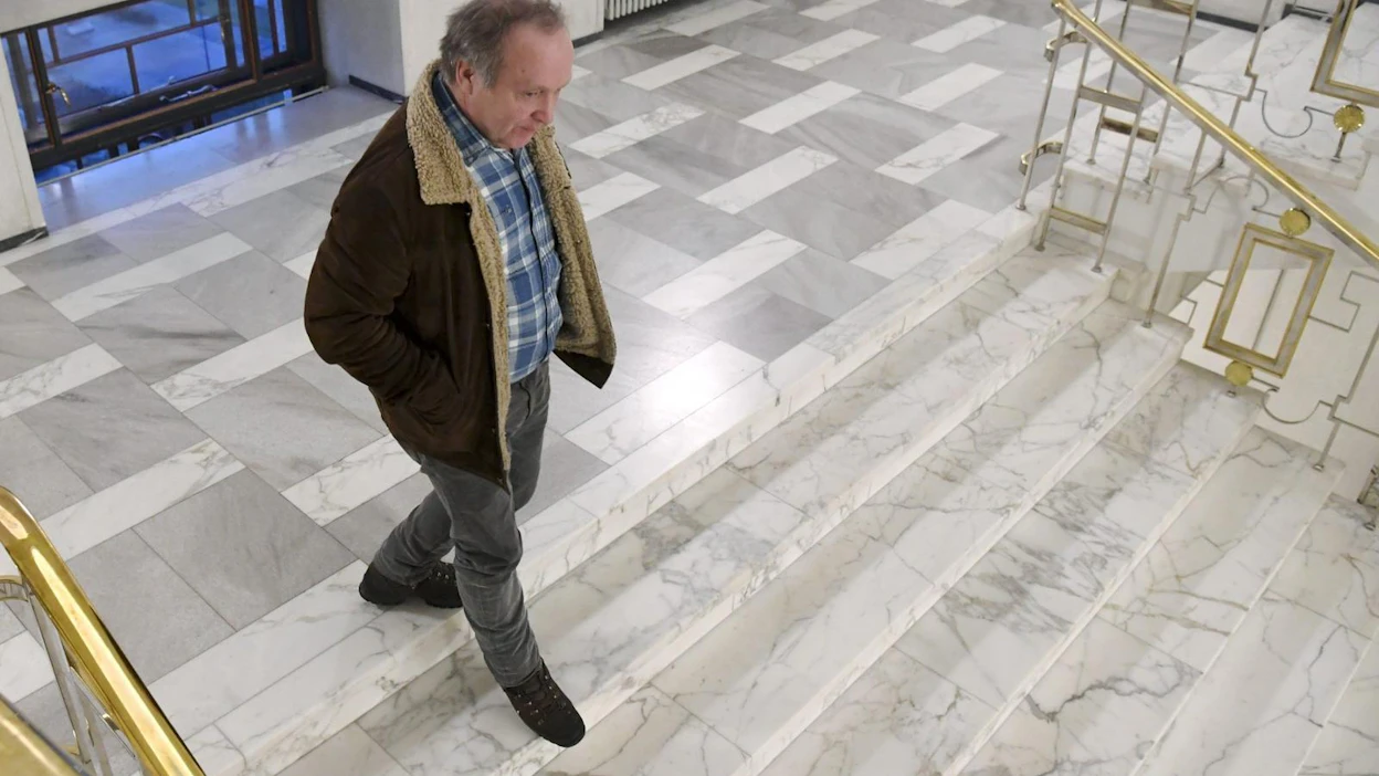 Viime vuoden pikkujouluissa kansanedustaja Teuvo Hakkarainen (ps.) kävi käsiksi kansanedustaja Veera Ruohoon (kok.). Hakkarainen tuomittiin myöhemmin sakkoihin. LEHTIKUVA / Jussi Nukari