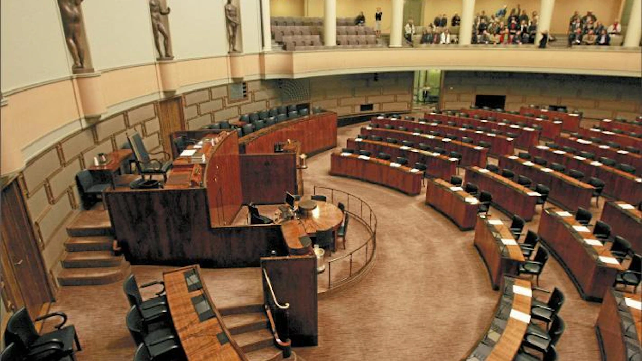 Kirjoittaja esittää Suomen eduskunnan rakenteen muuttamista. Jaana Kankaanpää
