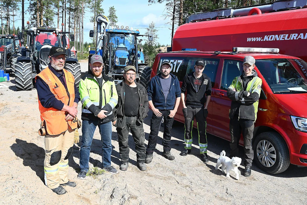 Kuvassa vasemmalta Tapani Eskola, Pasi Kortetmaa, Kyösti Iso-Hanni, Jouni Ainali, Henri Ainali ja Valtteri Herrala. Vedenajoon osallistuneista kuvasta puuttuvat Jari Junttila, Marko Uusitalo, Kristian Salmén ja Marko Rahkola.