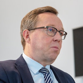 &quot;Talouden kasvun vauhti yllätti hallituksen&quot;, elinkeinoministeri Mika Lintilä myöntää.