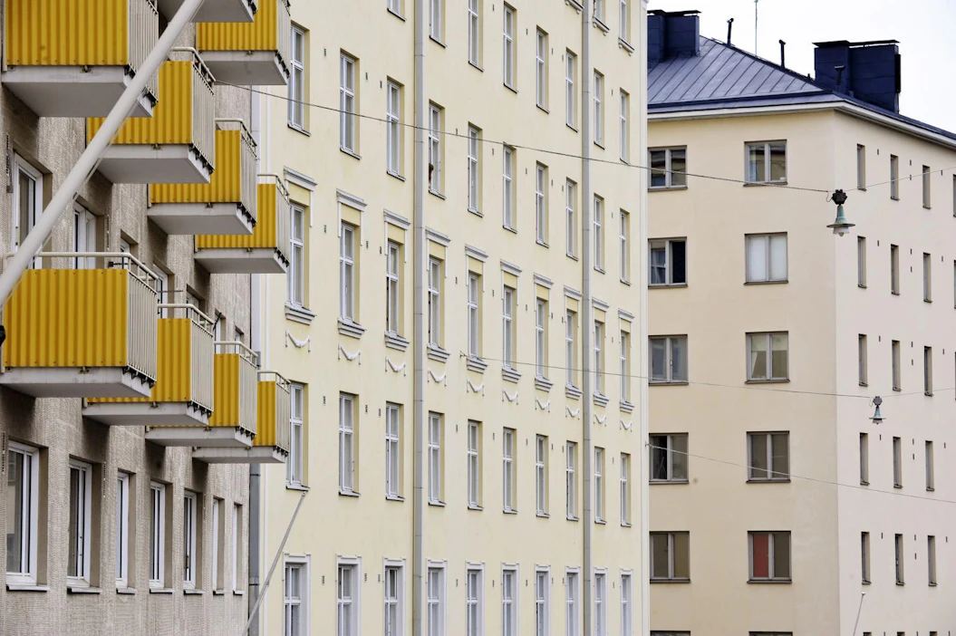 Pääkaupunkiseudulla vanhojen kerros- ja rivitaloasuntojen hinnat nousivat helmikuussa viime vuodesta, kun muualla maassa ne laskivat. LEHTIKUVA / Irene Stachon