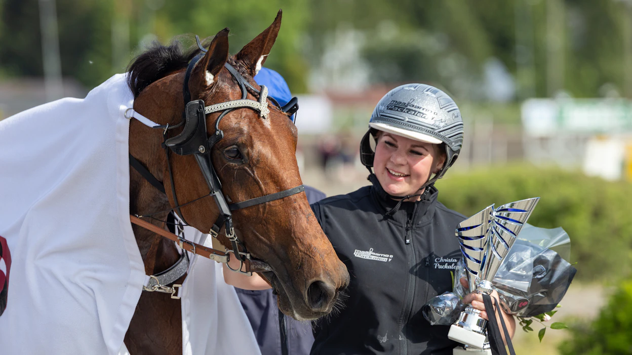 Christa Packalénin One Night Only voitti Kymi GP -päivänä avoimen tammalähdön.