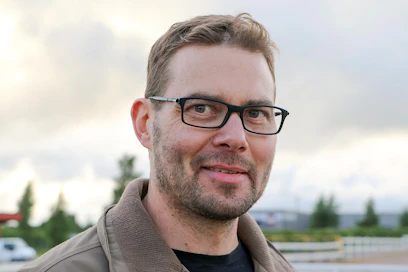 Jarno Kauhasen ensimmäinen kesälomapäivä torstaina oli juhlaa, kun Regent Zet ravasi Suurmestaruuden voittoon. Sunnuntaina kotiyleisö odottaa jännityksellä Workout Wonderin edesottamuksia.