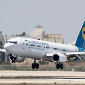 Ukraine International Airlinesin koneen kerrottiin olleen matkalla Kiovaan. Kuvassa yhtiön kone laskeutumassa Tel Avivin kentälle. LEHTIKUVA/AFP