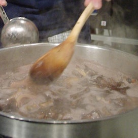Paahdettua peuralientä voi käyttää keittoihin ja kastikepohjiin.