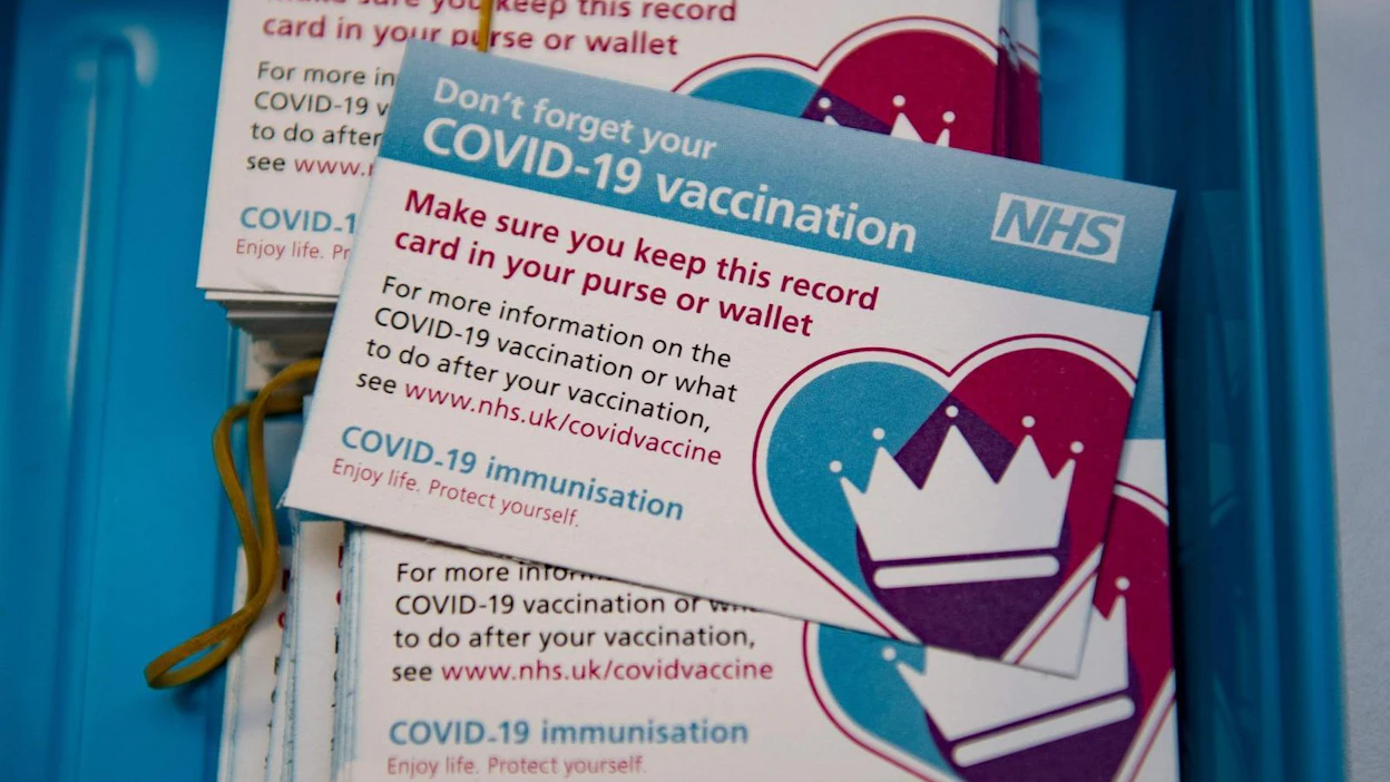 Britanniassa koronarokotukset Pfizerin ja Biontechin yhteisrokotteella aloitettiin eilen. LEHTIKUVA/AFP