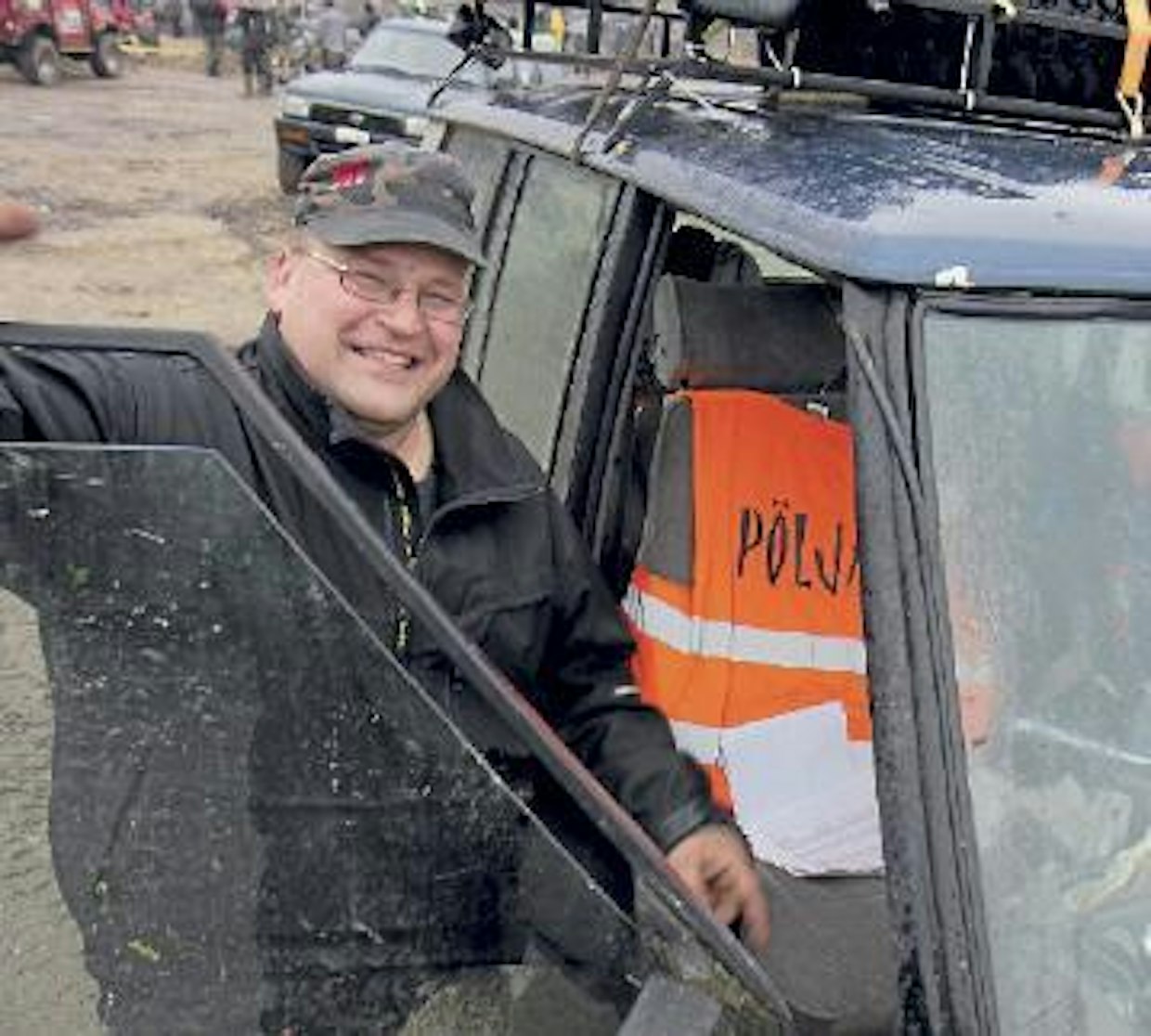 Safari-tiimi Pöljä luotti vanhaan Ranger Rover Vogueen.