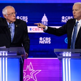 Demokraattien presidenttiehdokaskisa on kaventunut Bernie Sandersin (vas.) ja Joe Bidenin väliseksi taistoksi.  LEHTIKUVA/AFP