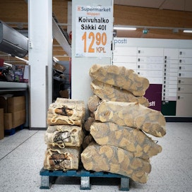Koivuklapisäkistä saa espoolaisessa kaupassa maksaa tuplasti moneen muuhun kauppaan verrattuna.