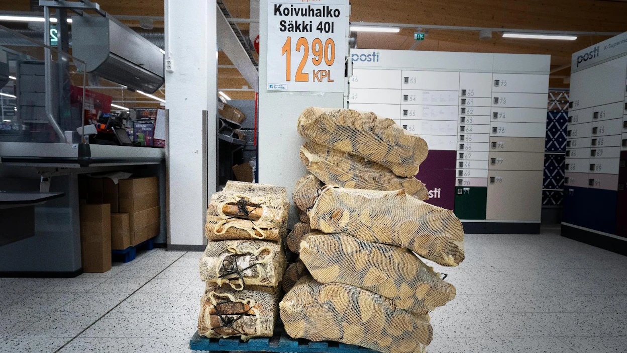 Koivuklapisäkistä saa espoolaisessa kaupassa maksaa tuplasti moneen muuhun kauppaan verrattuna.