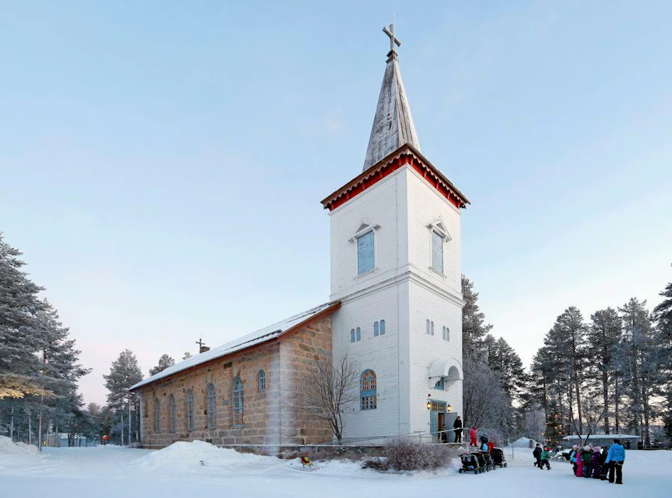 Kauneimmat joululaulut vetävät kirkot täyteen vuosi toisensa jälkeen. Kuvassa Sodankylän uusi kirkko viime joulukuussa.