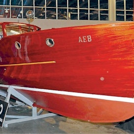 Näyttelyn kauneimman veneen arvon sai AEB mahonkivene, joka on upeasti entisöity.